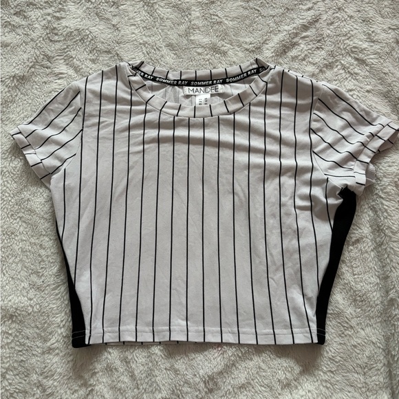 white and black striped short sleeve top - Picture 2 of 4